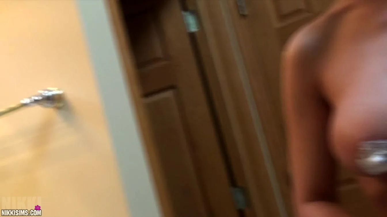NikkiSims Shaved Kitty Full XXX